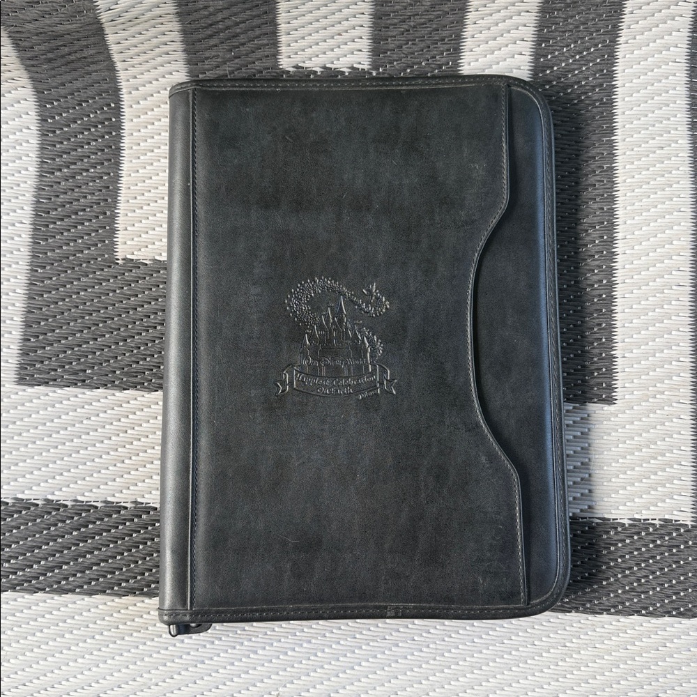 Walt Disney World Zippered Portfolio / Business Organizer